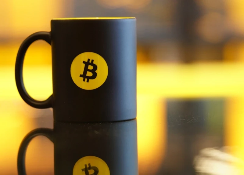 ПФК Ботев с коледни артикули, пусна чаши с биткойн
