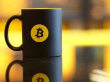 ПФК Ботев с коледни артикули, пусна чаши с биткойн