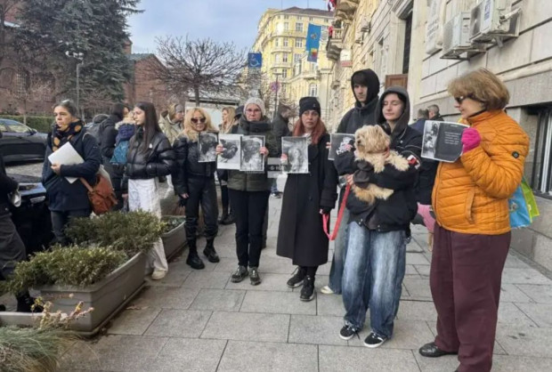 Граждани протестират пред Столична община