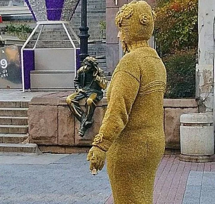 Улична артистка отнесе много критики заради изявата си на Главната