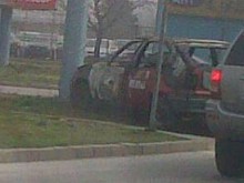 Двама мъже пострадаха при пожар в лек автомобил вчера