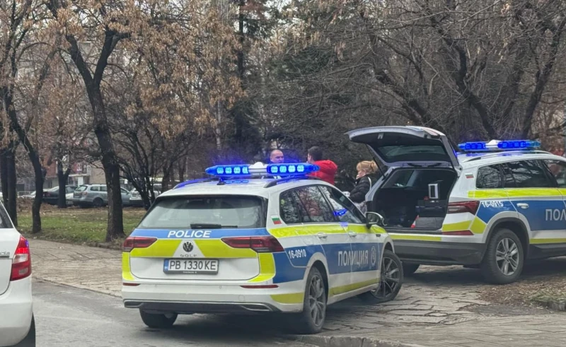 Три патрулки и линейка на мястото на ПТП в Пловдив, има пострадал полицай!