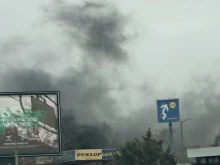 Огромен пожар избухна в Бургас, в целия град се усеща миризма на пушек