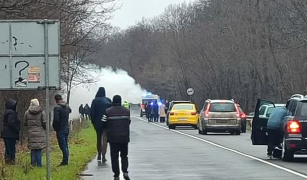 Тежко ПТП с три автомобила е станало край Варна на