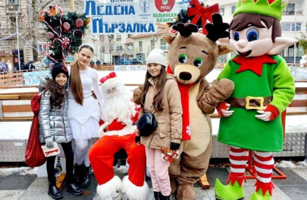 Дядо Коледа раздаде подаръците на децата в Русе
