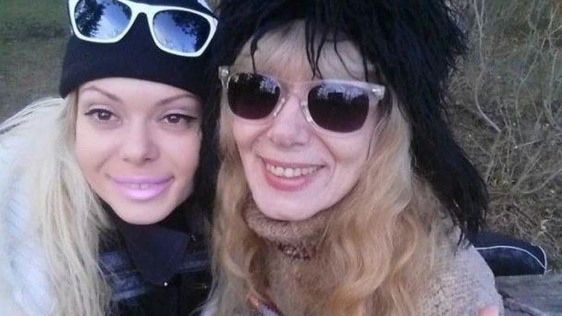 Албена Вулева се върна в България