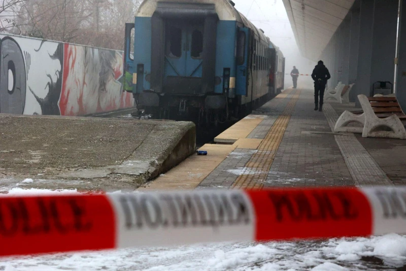 Очевидец на пожара във вагон на Централна гара в София: Запалили огън да се стоплят