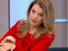 Красива водеща се похвали сама