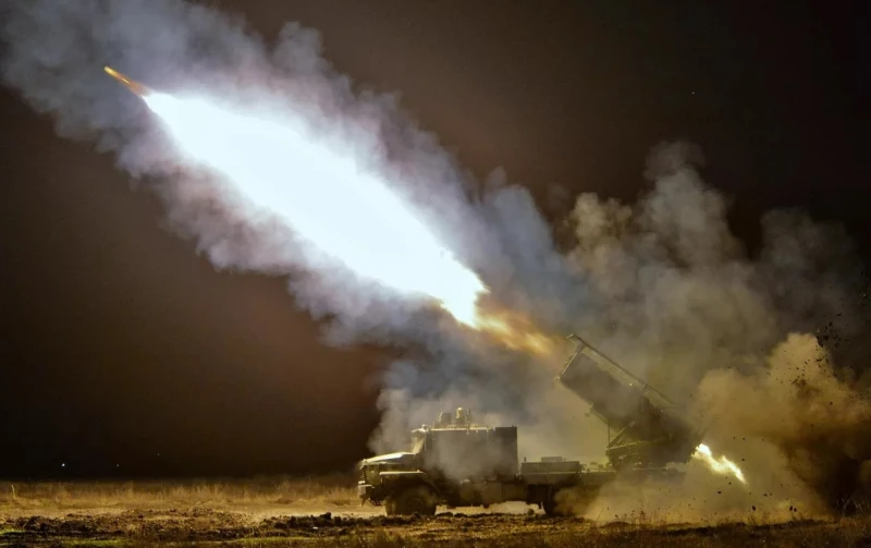 Докато руските войски се насочват към Курска област, украинските ракети HIMARS ги посрещат