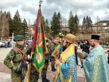 Смолян отбелязва Богоявление с водосвет на бойните знамена, литийно шествие и хвърляне на кръста в река Черна