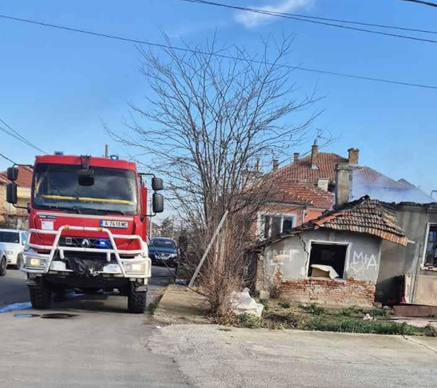 Подробности за пожара в Камено, при който за малко да изгорят 2 жени