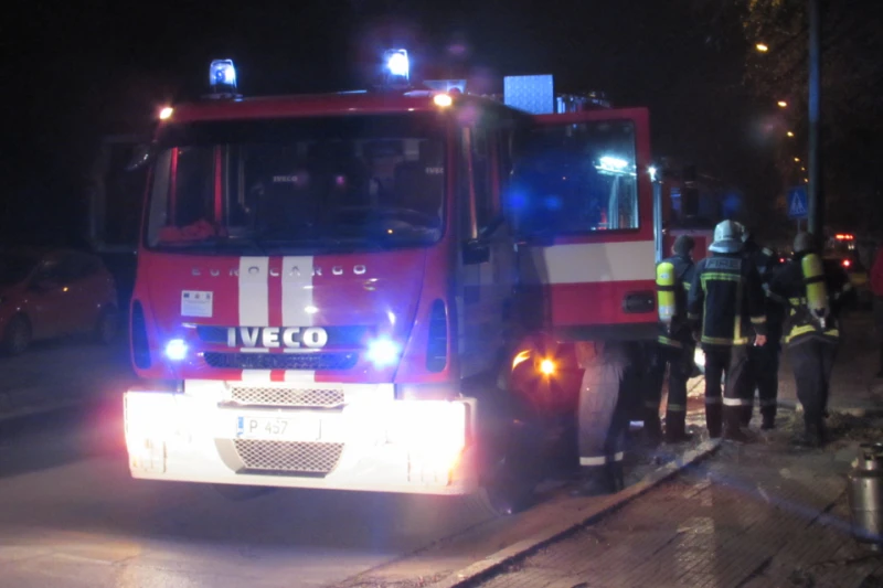 Късо съединение предизвика среднощен пожар в Цани Гинчево