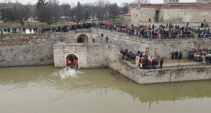 Хвърлят Богоявленския кръст във водите на Дунав, записванията за спасяването му в два видински храма