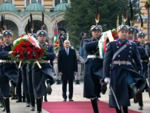 Радев ще участва в ритуала по водосвет на бойните знамена и знамената светини на Българската армия