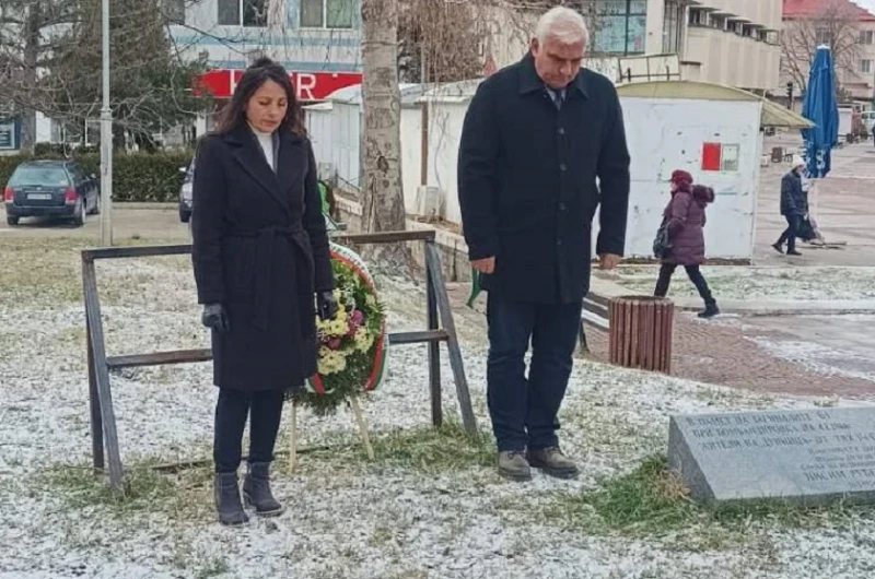 В Дупница почетоха паметта на загиналите при бомбардировките от 1944 година