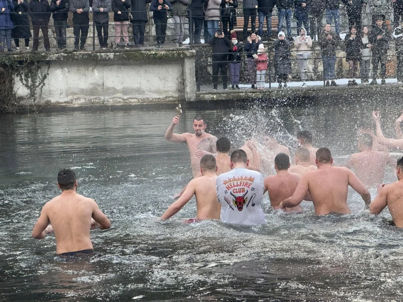 Ето кой извади кръста във Велинград