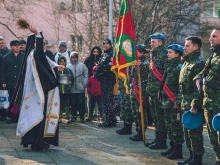 Осветиха бойните знамена в Ямбол, кръстът извади 17-годишният Наско Додов