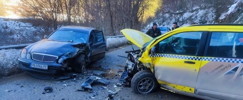 Отвориха за движение едната лента по пътя Смолян - Пловдив