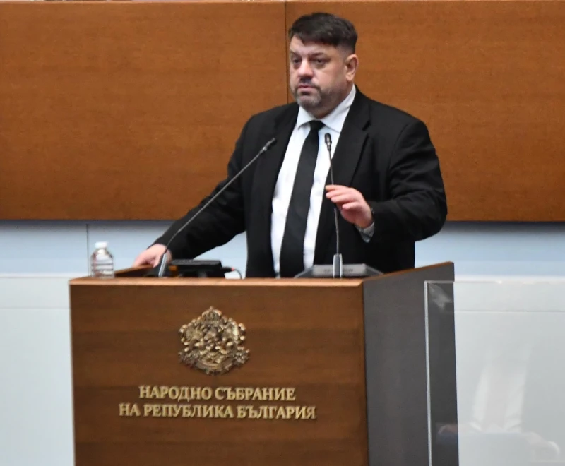 Зафиров: Ще се наложи да се лишим от всички декорации на партийното късогледство, частните интереси и тънките сметки
