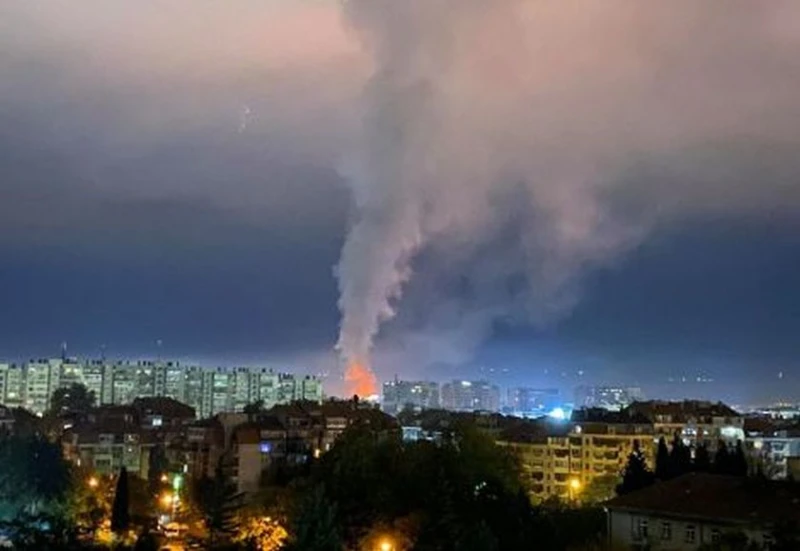 Пожар във Варна: На място има 6 пожарни!