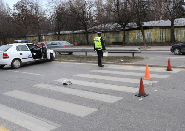 Мъж блъсна две деца на пешеходна пътека в Русе и избяга