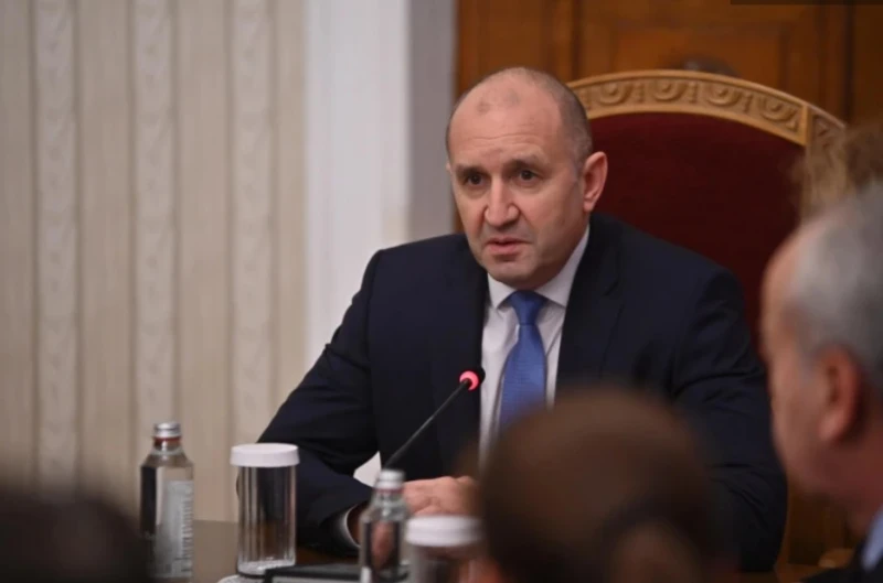 Президентът връчва първия проучвателен мандат на ГЕРБ-СДС