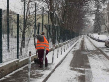 Смляното и използвано веднъж кафе може да се употреби успешно в зимни условия, като замести морската сол