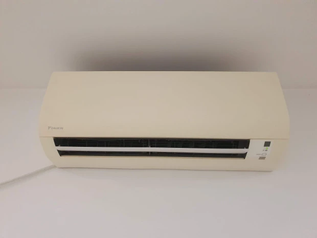 Защо се появява лоша миризма от климатика?
