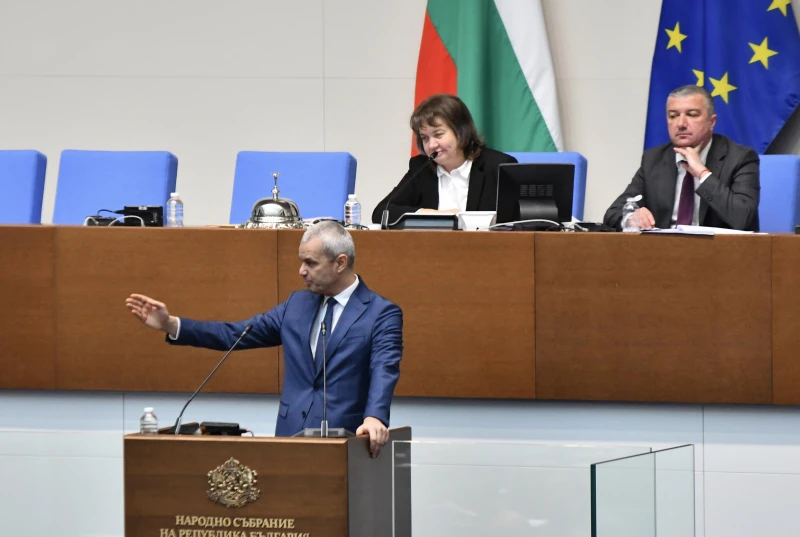 Костадин Костадинов: Това правителство започва политическия си живот с две предателства