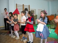 Театралната трупа към ЦДГ "Биляна" в район "Източен" с премиера на спектакъла "Патиланци"