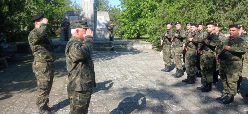 Отпадат гарнизоните, ще има нов Устав