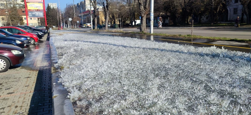 Уникална ледена приказка в Плевен