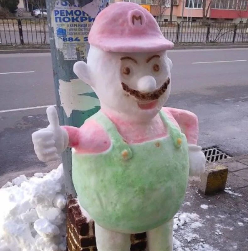 Супер Марио от сняг се появи в Пловдив