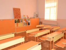 ИПИ: Телефоните и оценката за дисциплина на практика признават, че учители и директори не могат да контролират средата в училищата