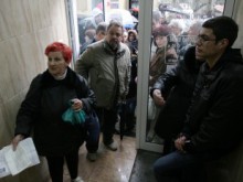 Връчват предизвестие на чиновниците в пенсионна възраст