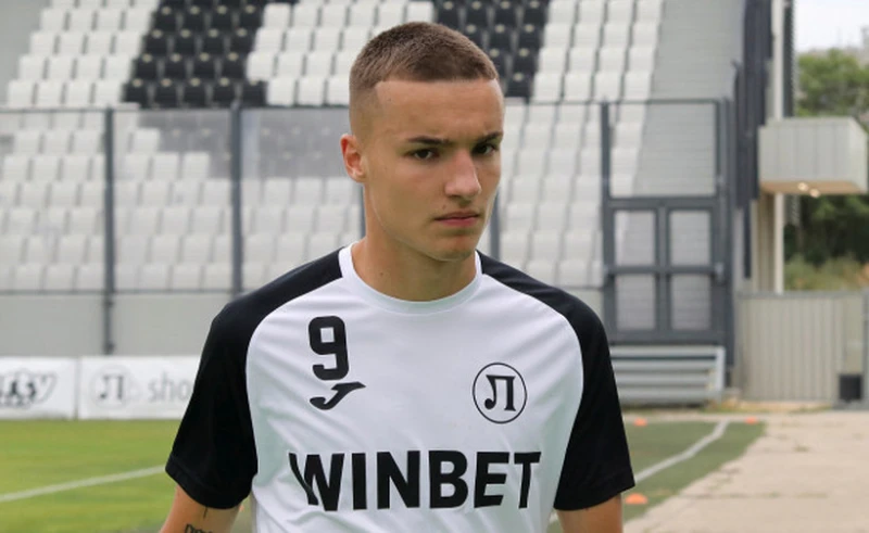 Синът на Любо Пенев на проби в клуб от Първа лига