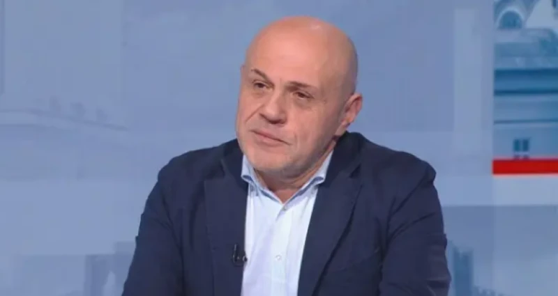 Томислав Дончев: Дупката между приходите и разходите е огромна