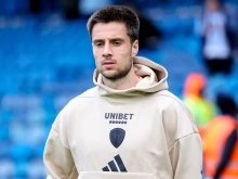 Илия Груев-младши отново резерва за Лийдс при атака на върха в Чемпиъншип