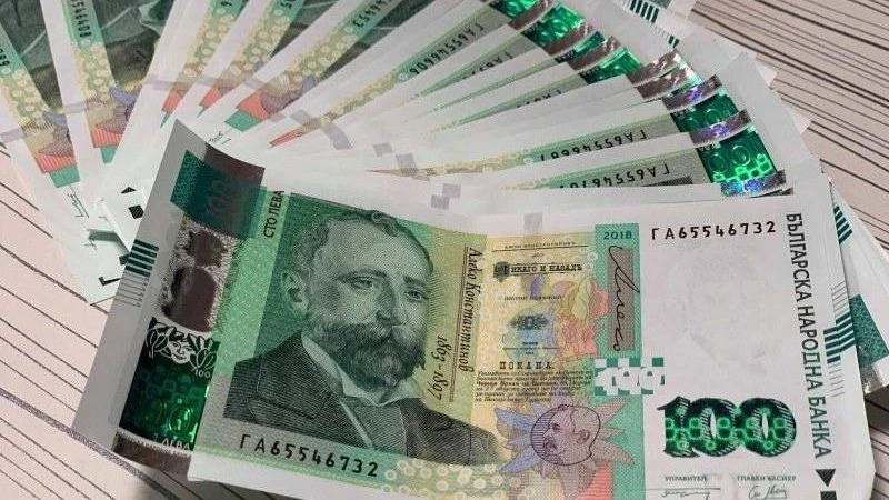 Увеличаването на доходите на държавните служители са една от предпоставките за бума на бързите кредити