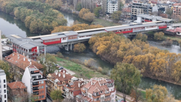 Никой няма концепция за бъдещето на Пешеходния мост в Пловдив