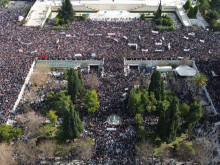 След изтекли ужасяващи записи: Хиляди протестираха заради влаковата катастрофа в Гърция, при която загинаха 57 студенти