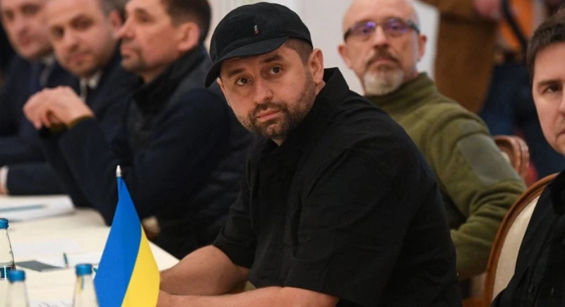 The Independent: Присъствието на Давид Арахамия на встъпването в длъжност на Тръмп показва, че САЩ ще се борят за добра сделка за Киев