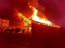 Пожар в Орешак, горят къщи за гости