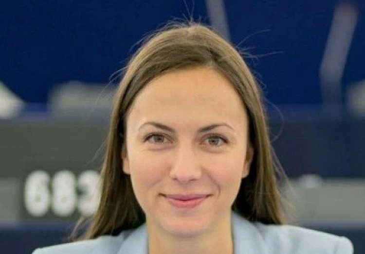 Българката с една от най-странните фамилии днес стана на 39