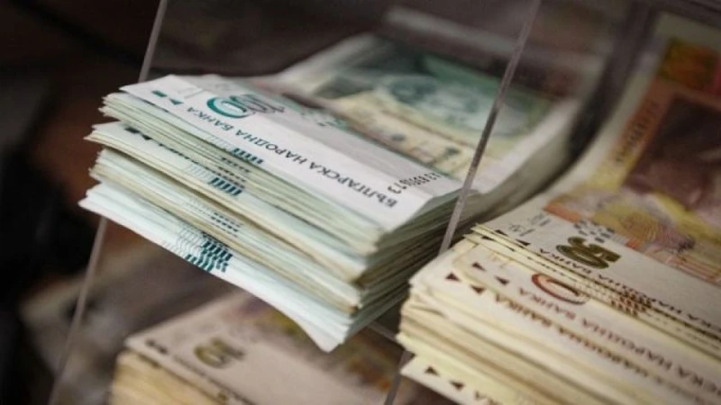 Властта се захваща с парите на държавата