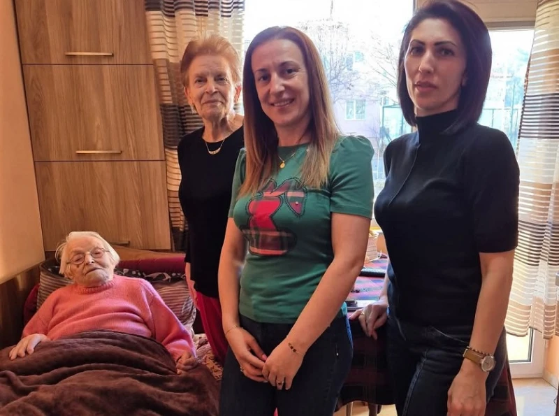 Рожденичка на 102 години поздравиха служители на община Рудозем