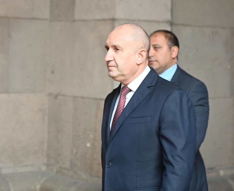 Президентът заминава за Полша