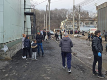 Мощна акция по почистване, организирана от живеещите в бившите виетнамски блокове на ул. "Ришки проход" в София