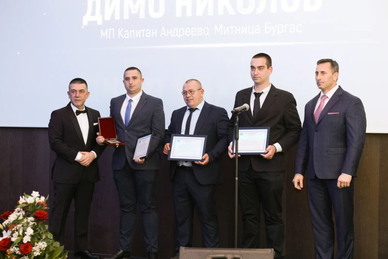 Наградиха отличилите се митнически служители