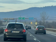 Промени в движението по две магистрали